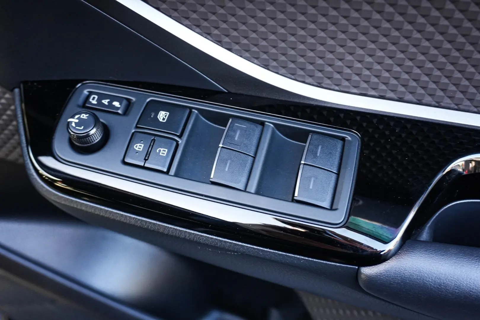 2020 Toyota C-HR Gallery Image 17