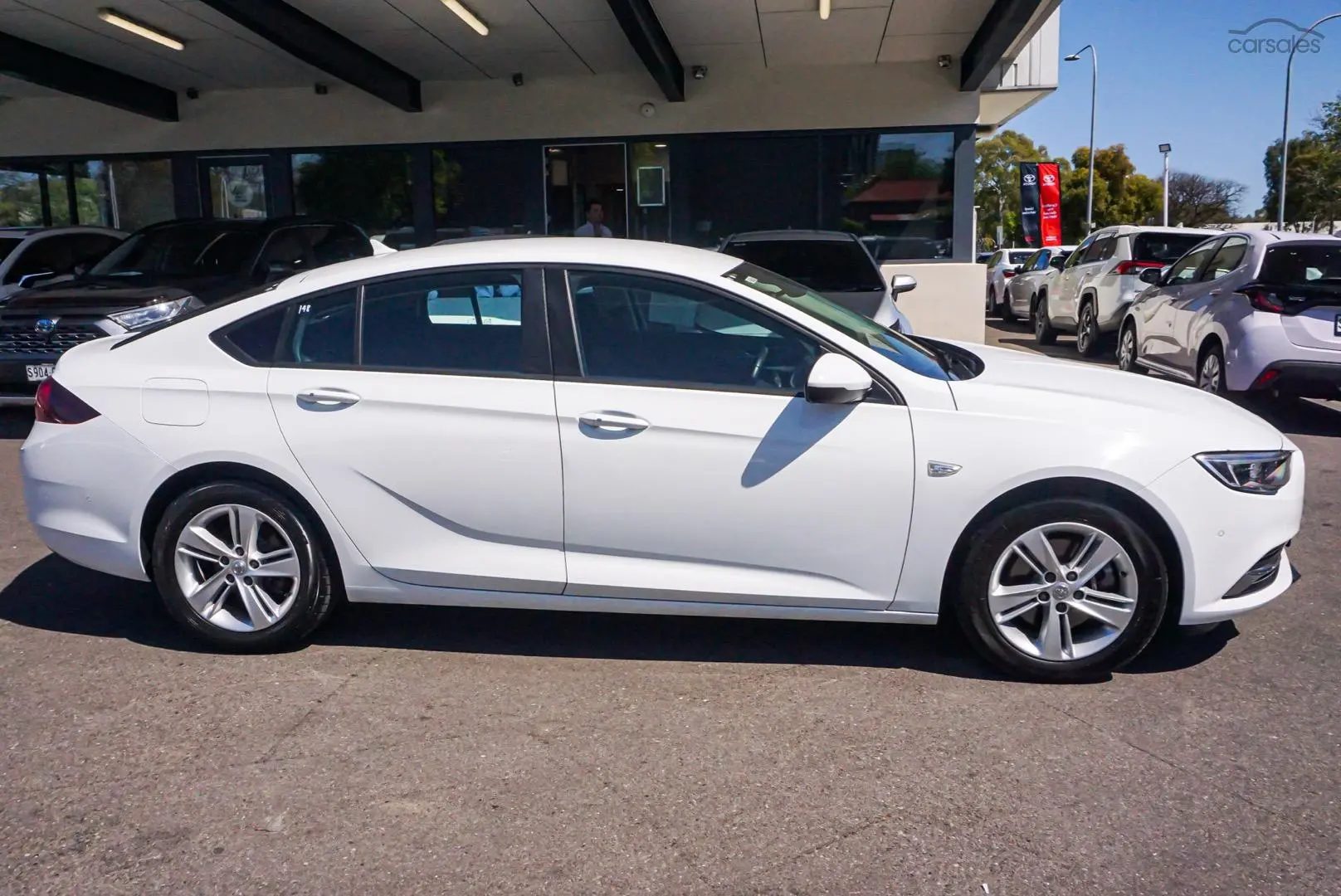 2018 Holden Commodore Image 4