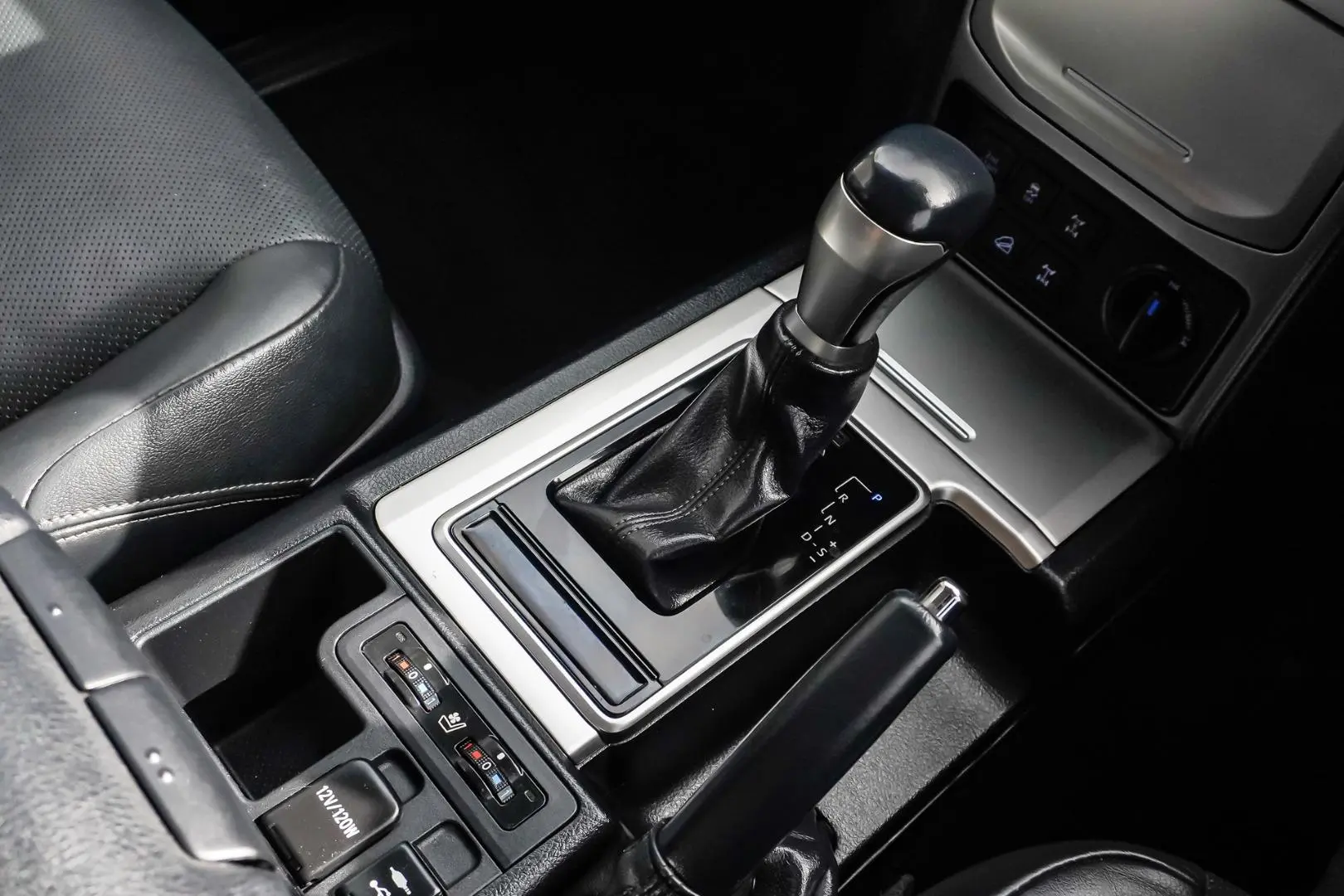 2018 Toyota Landcruiser Prado Gallery Image 19