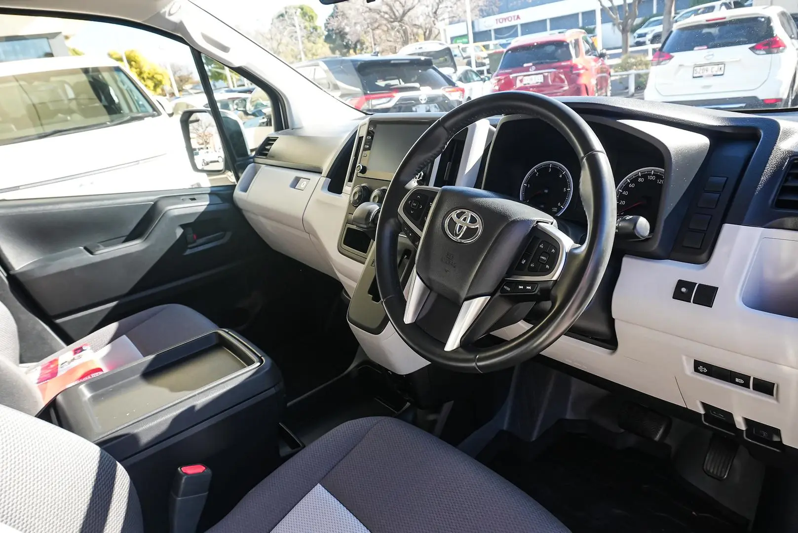 2021 Toyota Hiace Gallery Image 7