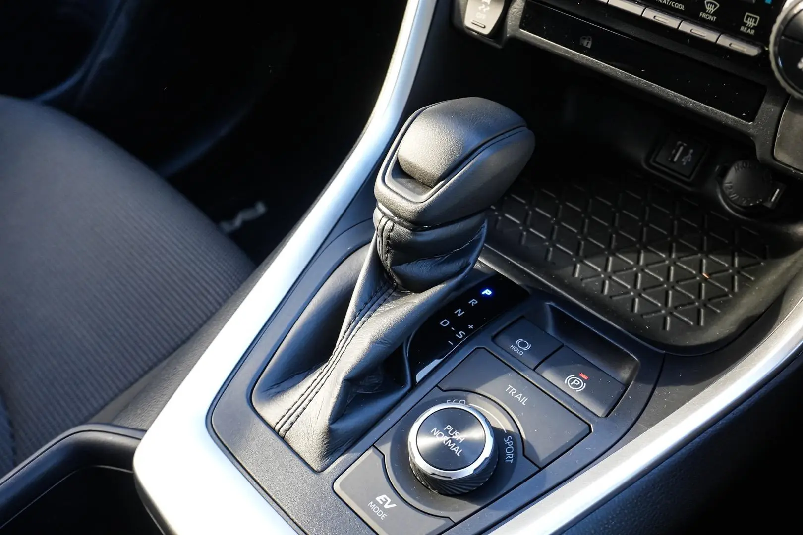 2025 Toyota RAV4 Gallery Image 19