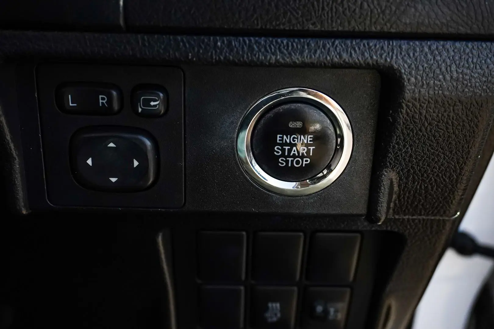 2015 Toyota Landcruiser Prado Gallery Image 22