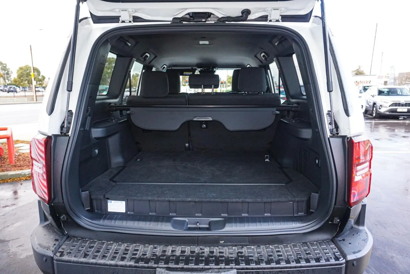 2025 Toyota Landcruiser Prado Gallery Image 11
