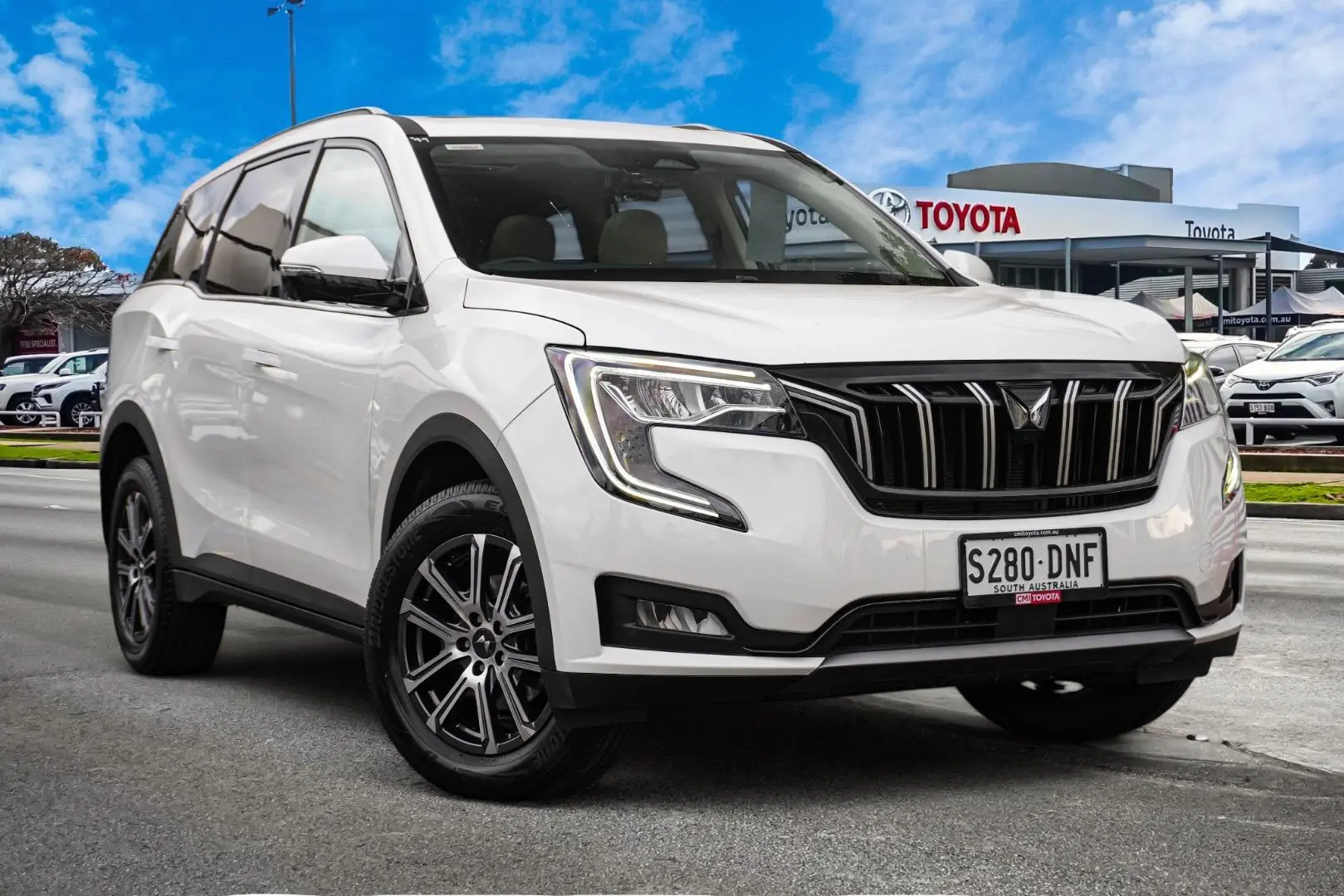 2023 Mahindra XUV700 Image