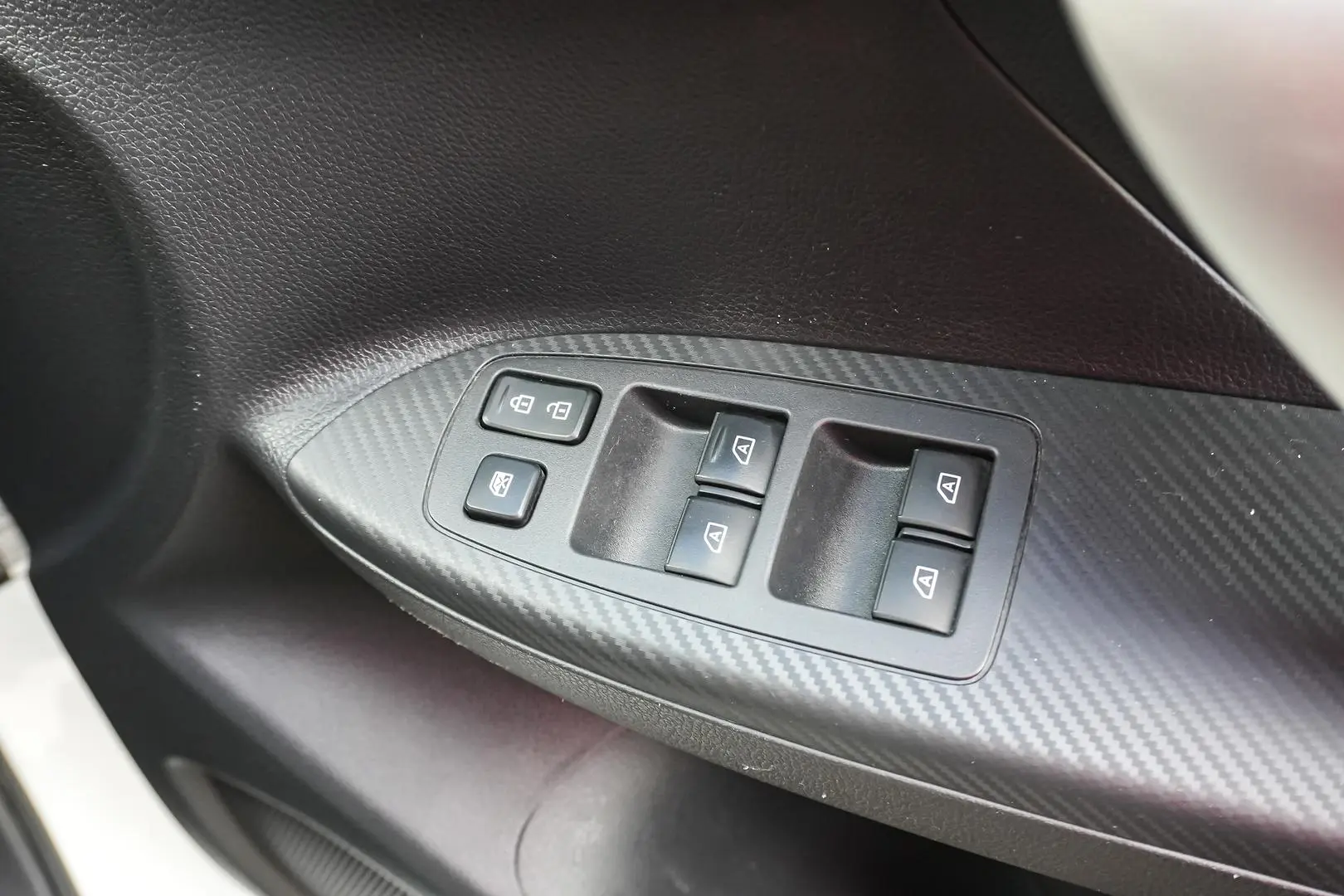 2019 Mitsubishi Eclipse Cross Gallery Image 18