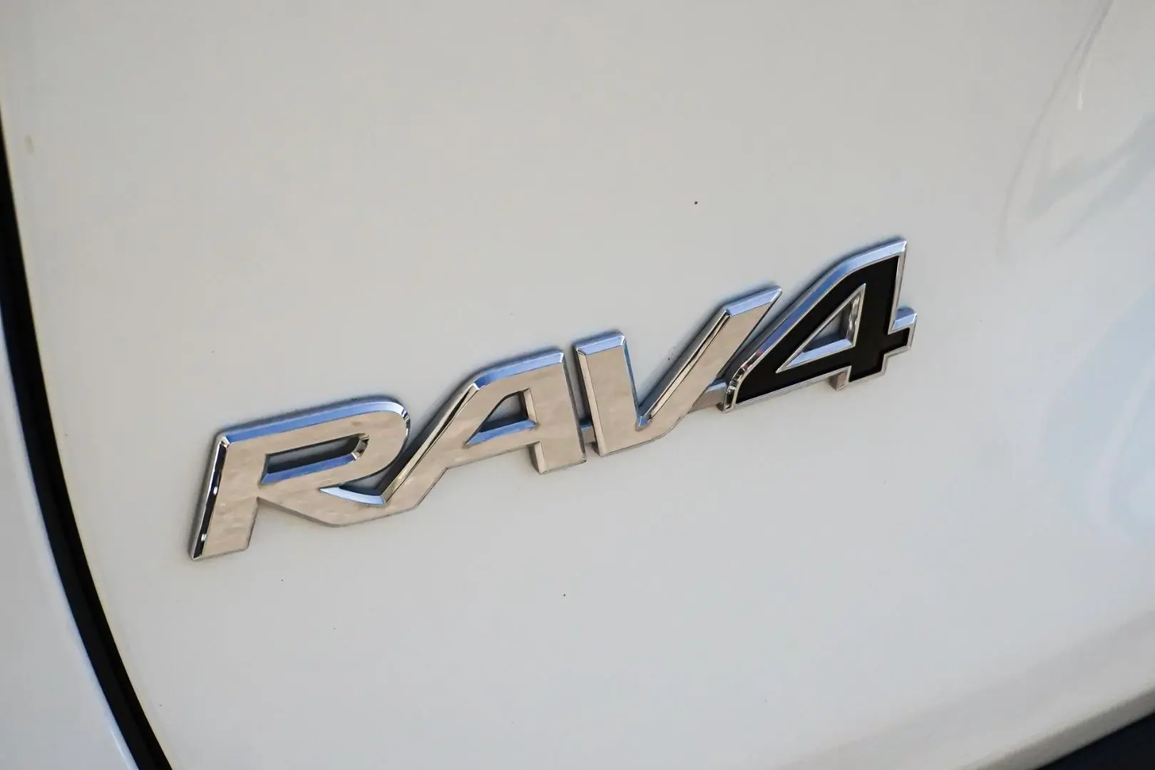 2019 Toyota RAV4 Gallery Image 16
