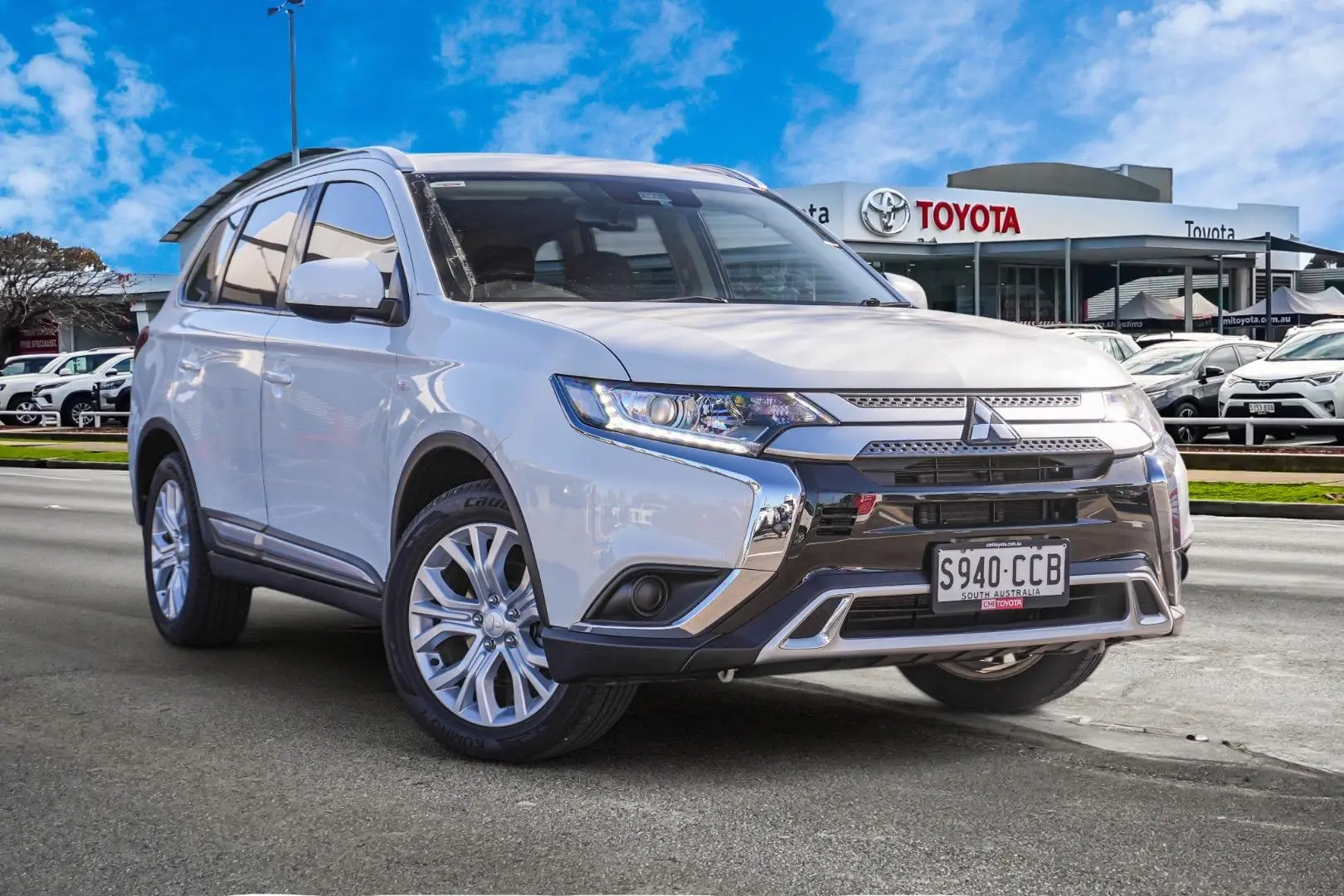 2019 Mitsubishi Outlander Image