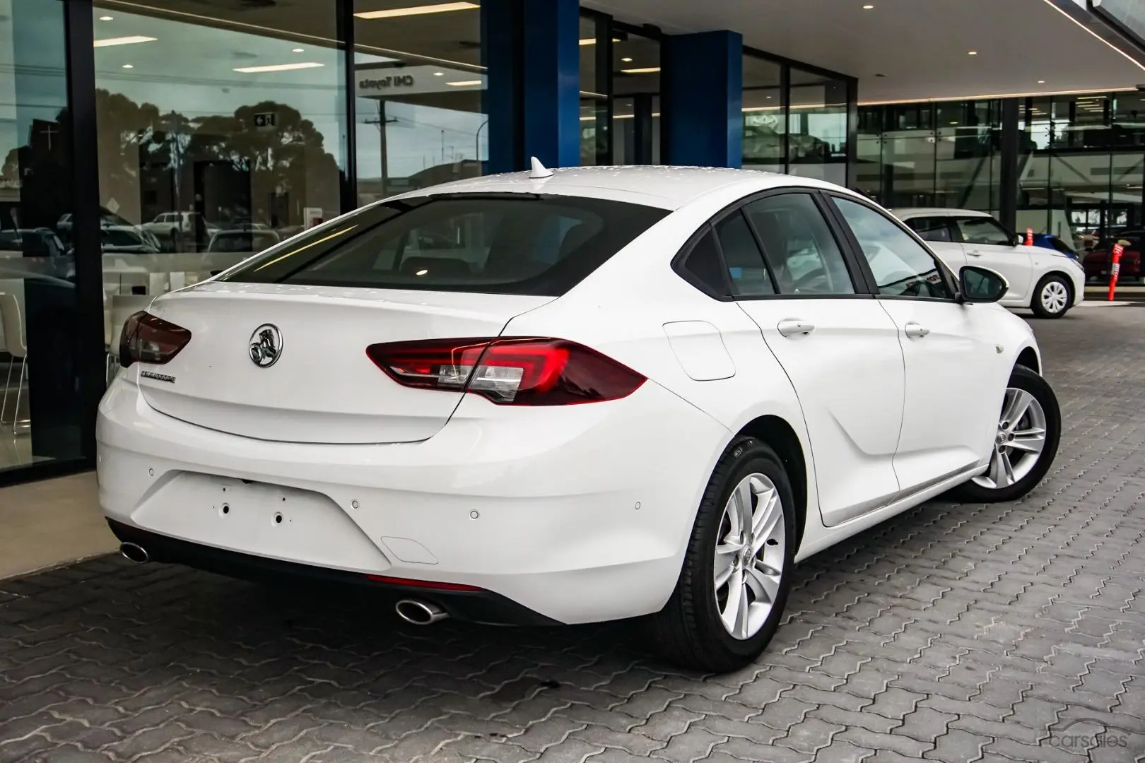 2018 Holden Commodore Image 2