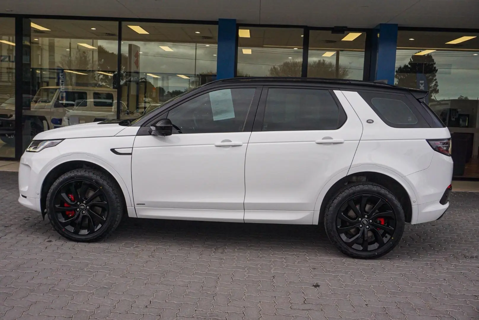2021 Land Rover Discovery Sport Gallery Image 4