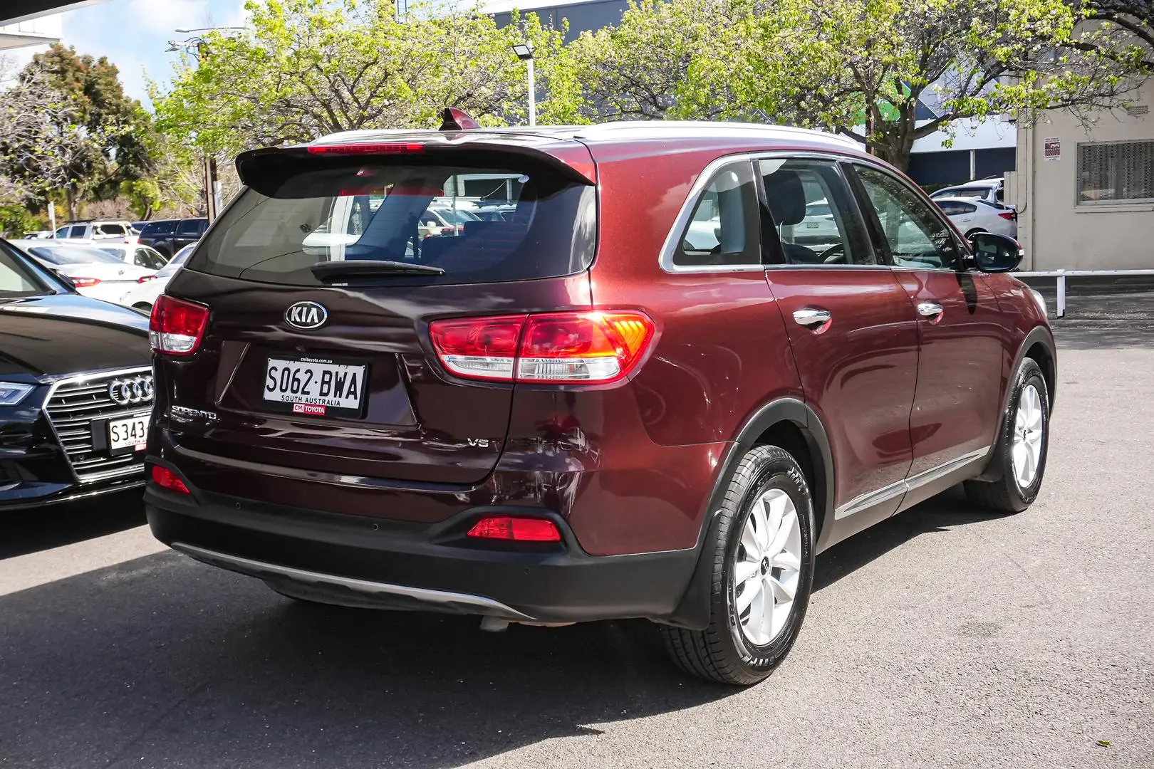 2016 Kia Sorento Gallery Image 2