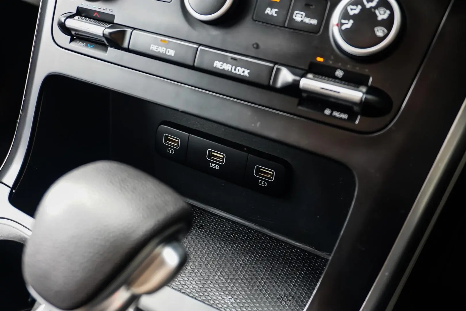 2022 Kia Carnival Gallery Image 24