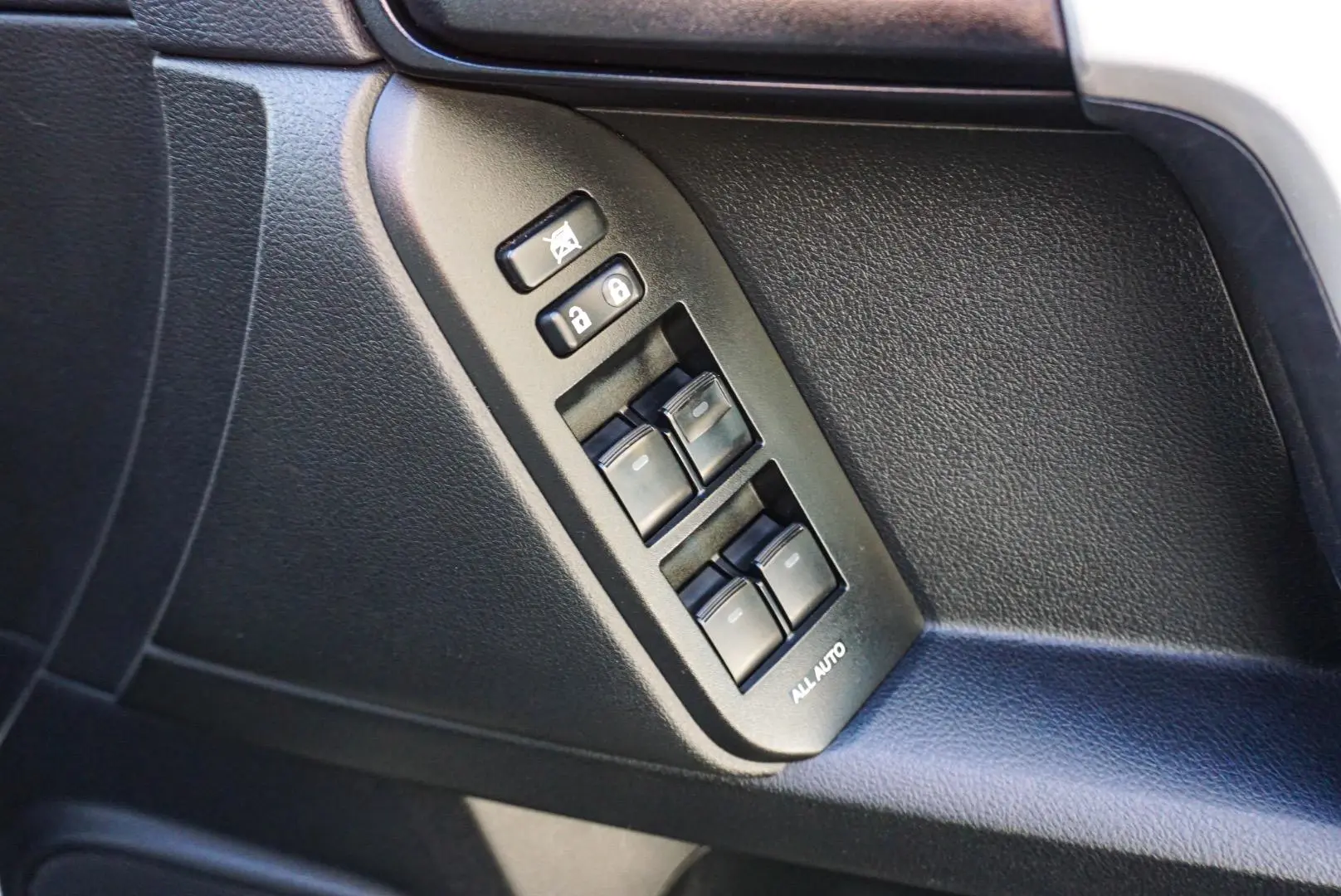 2021 Toyota Landcruiser Prado Gallery Image 16