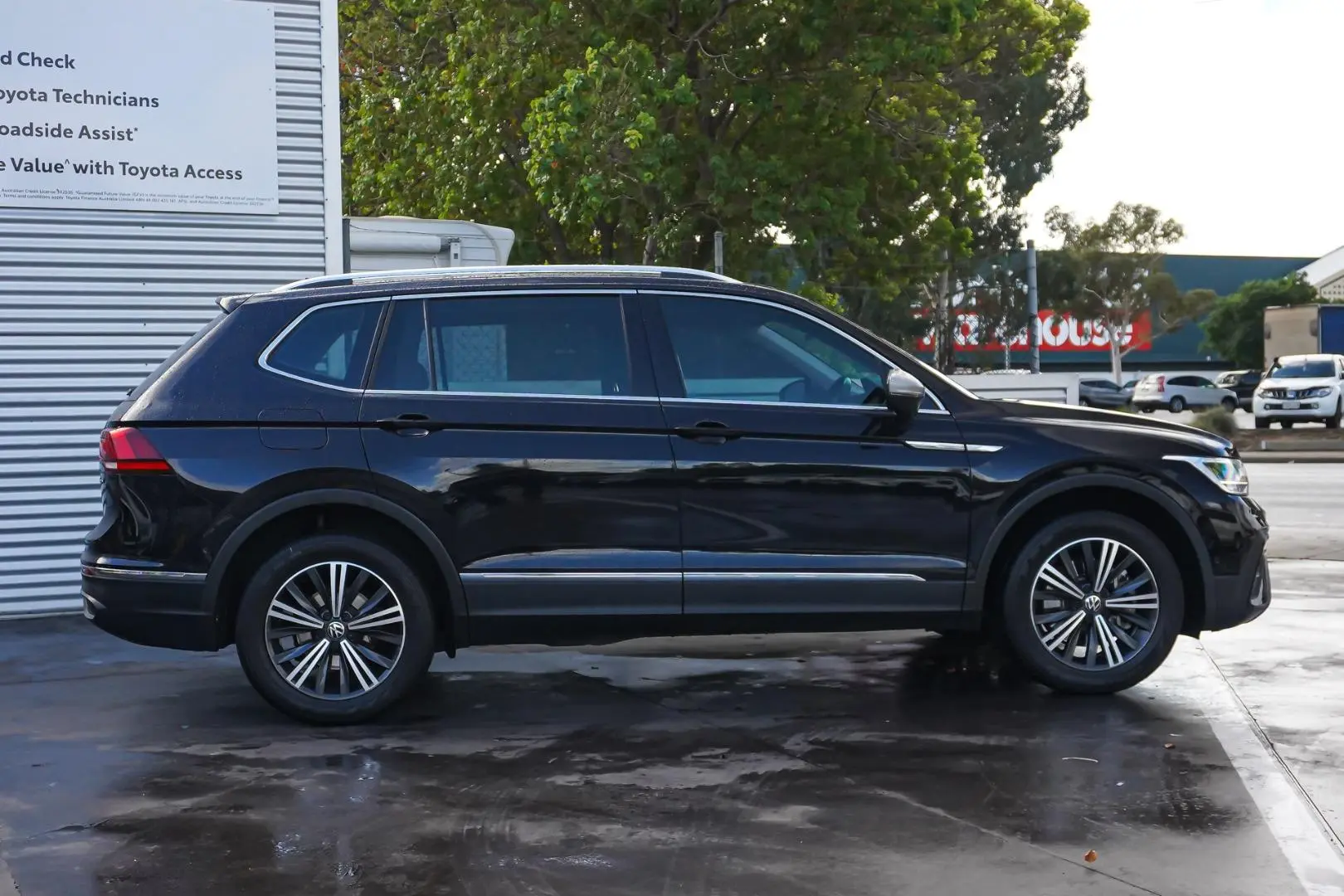 2022 Volkswagen Tiguan Gallery Image 4