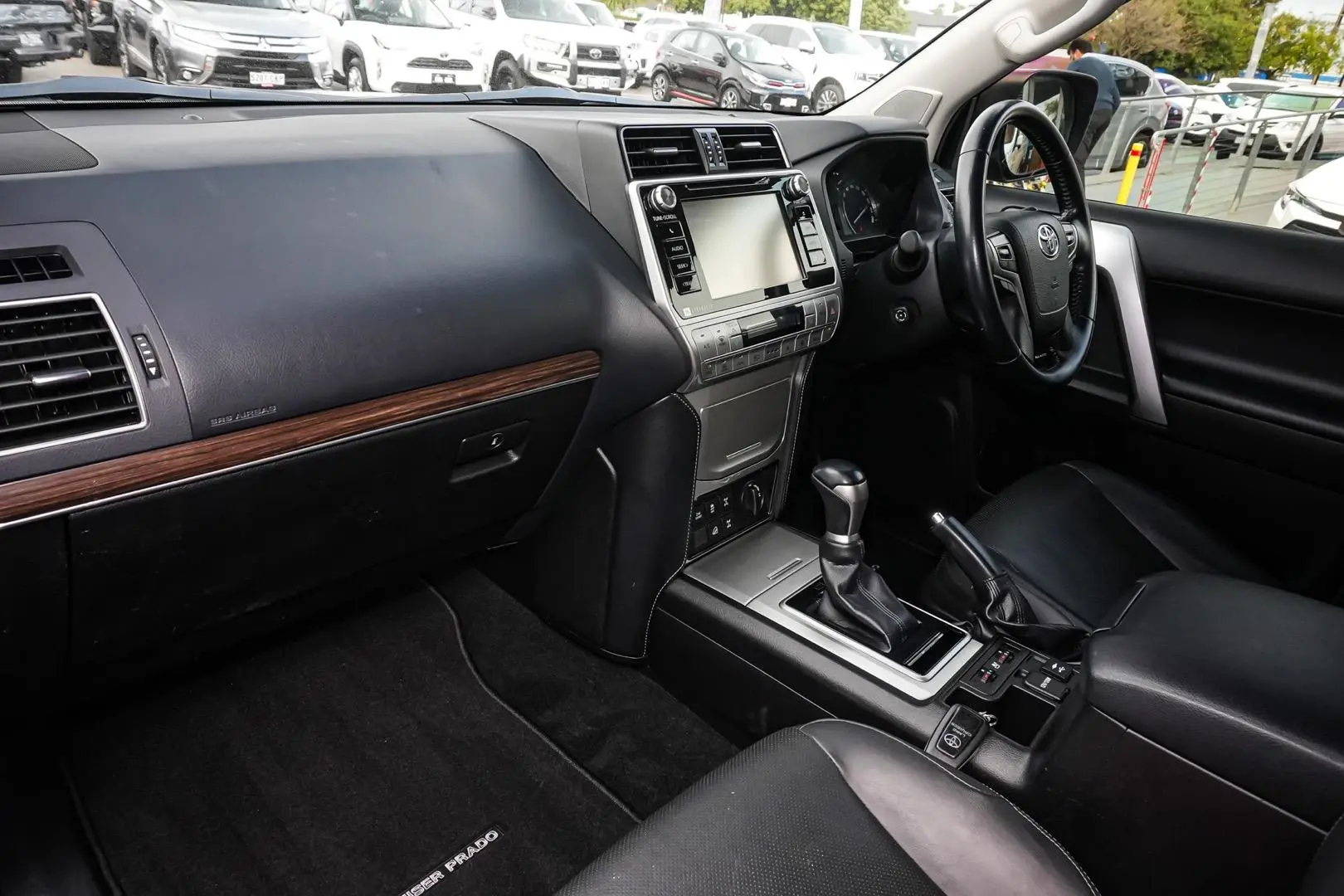 2018 Toyota Landcruiser Prado Gallery Image 10