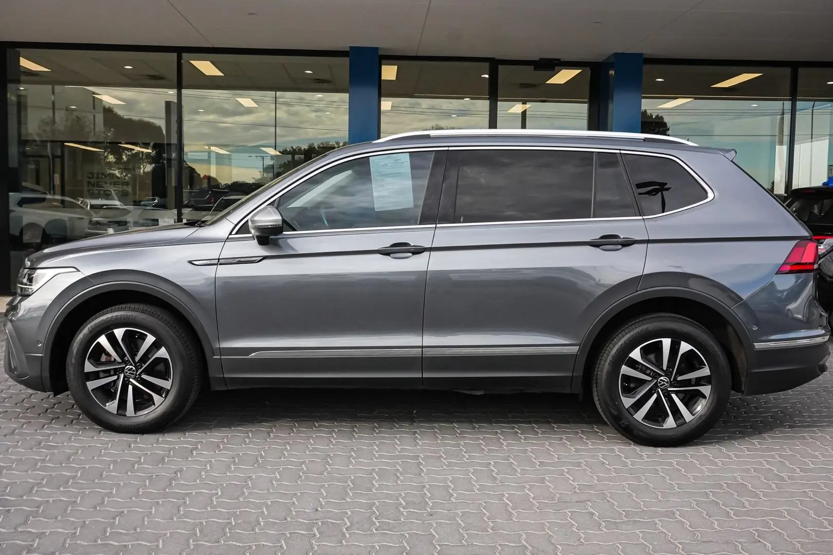 2022 Volkswagen Tiguan Gallery Image 4