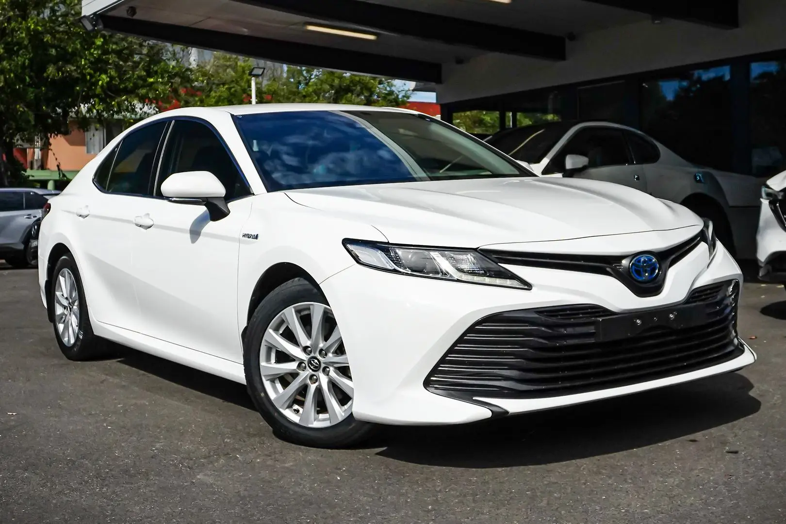 2019 Toyota Camry Gallery Image 2