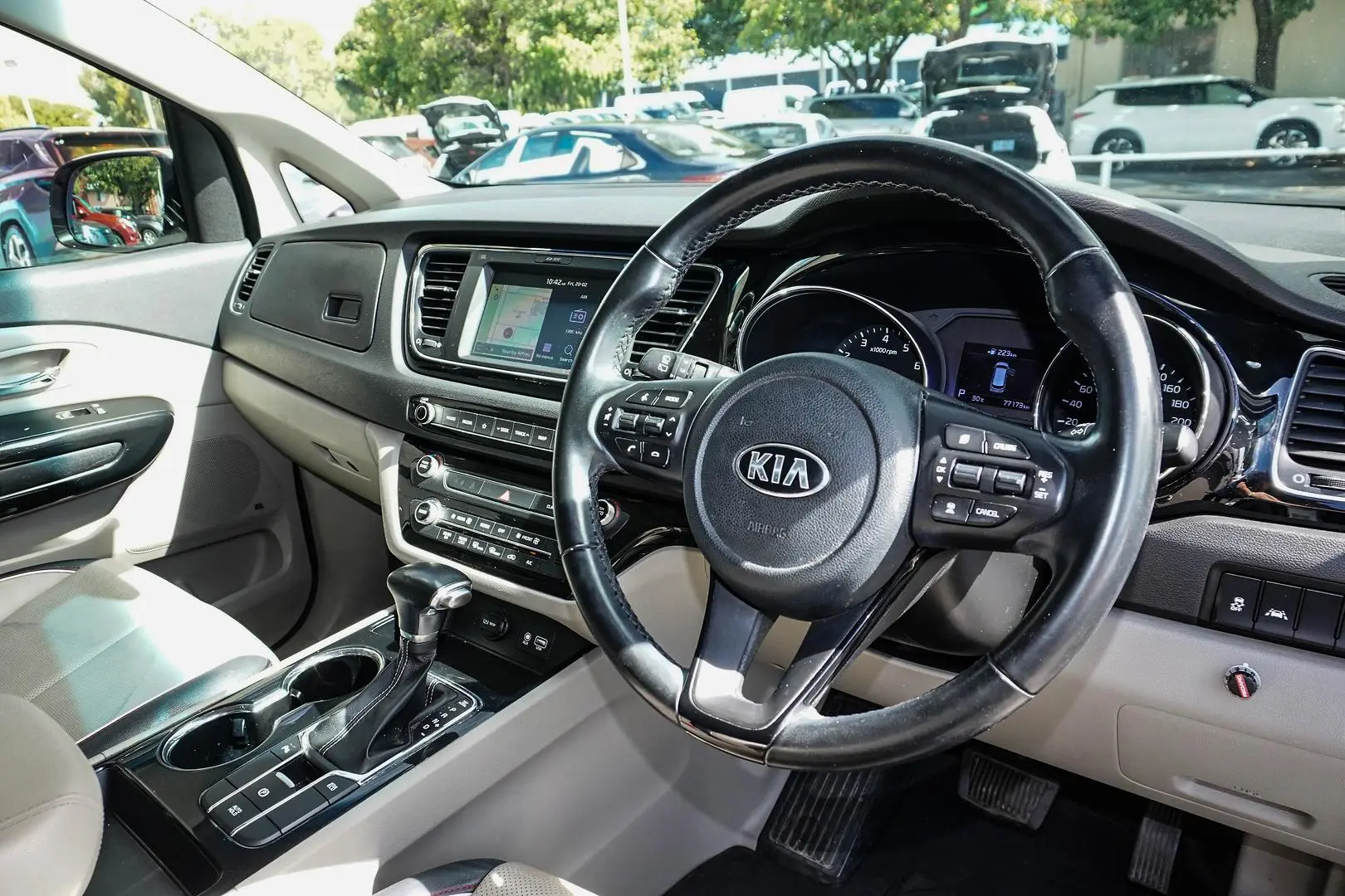 2018 Kia Carnival Gallery Image 6