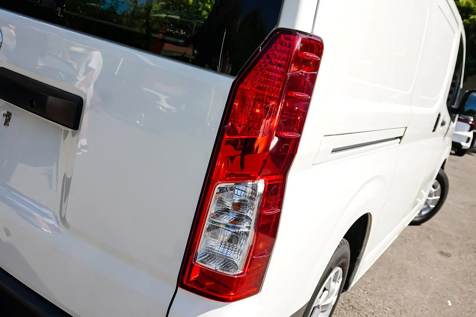 2020 Toyota Hiace Gallery Image 11