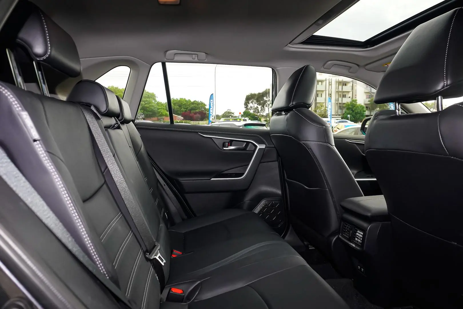 2021 Toyota RAV4 Gallery Image 8