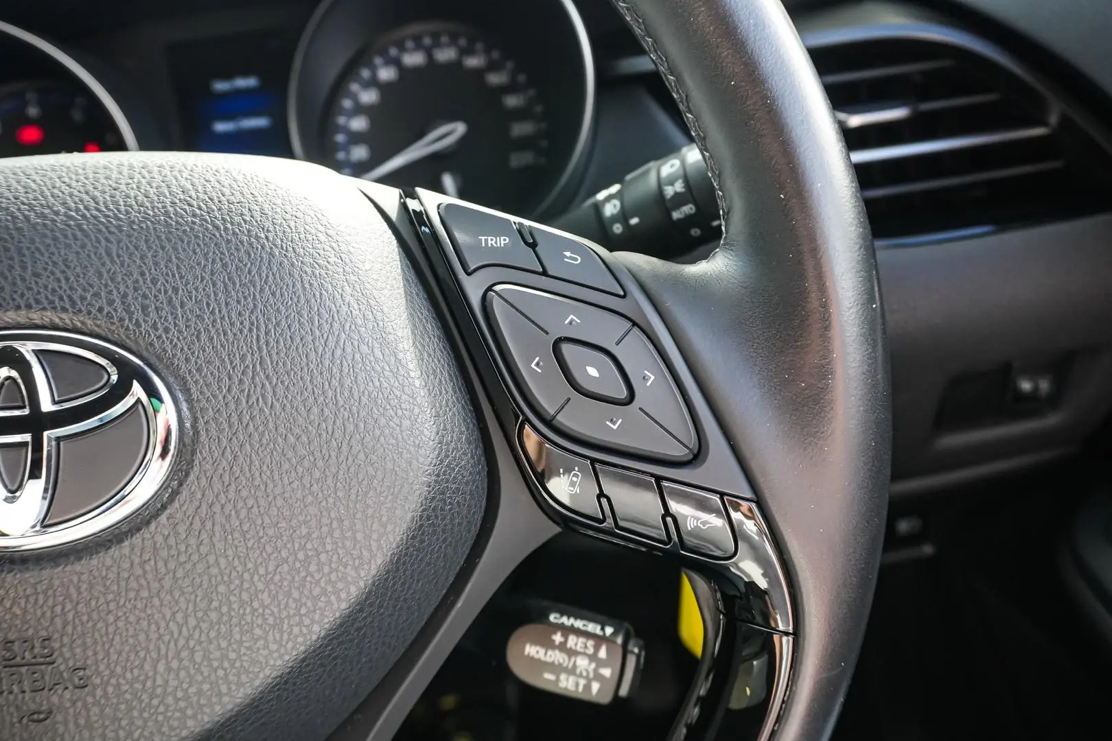2017 Toyota C-HR Gallery Image 21