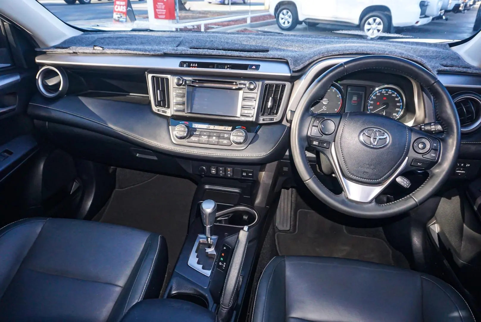 2017 Toyota RAV4 Gallery Image 8