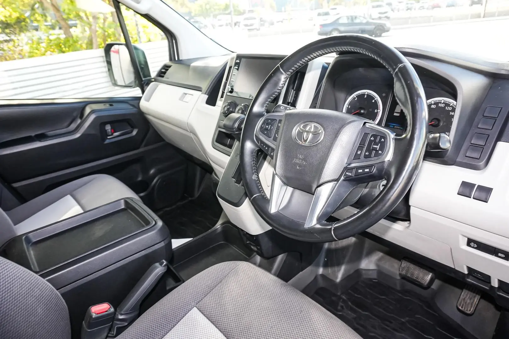 2021 Toyota Hiace Gallery Image 7