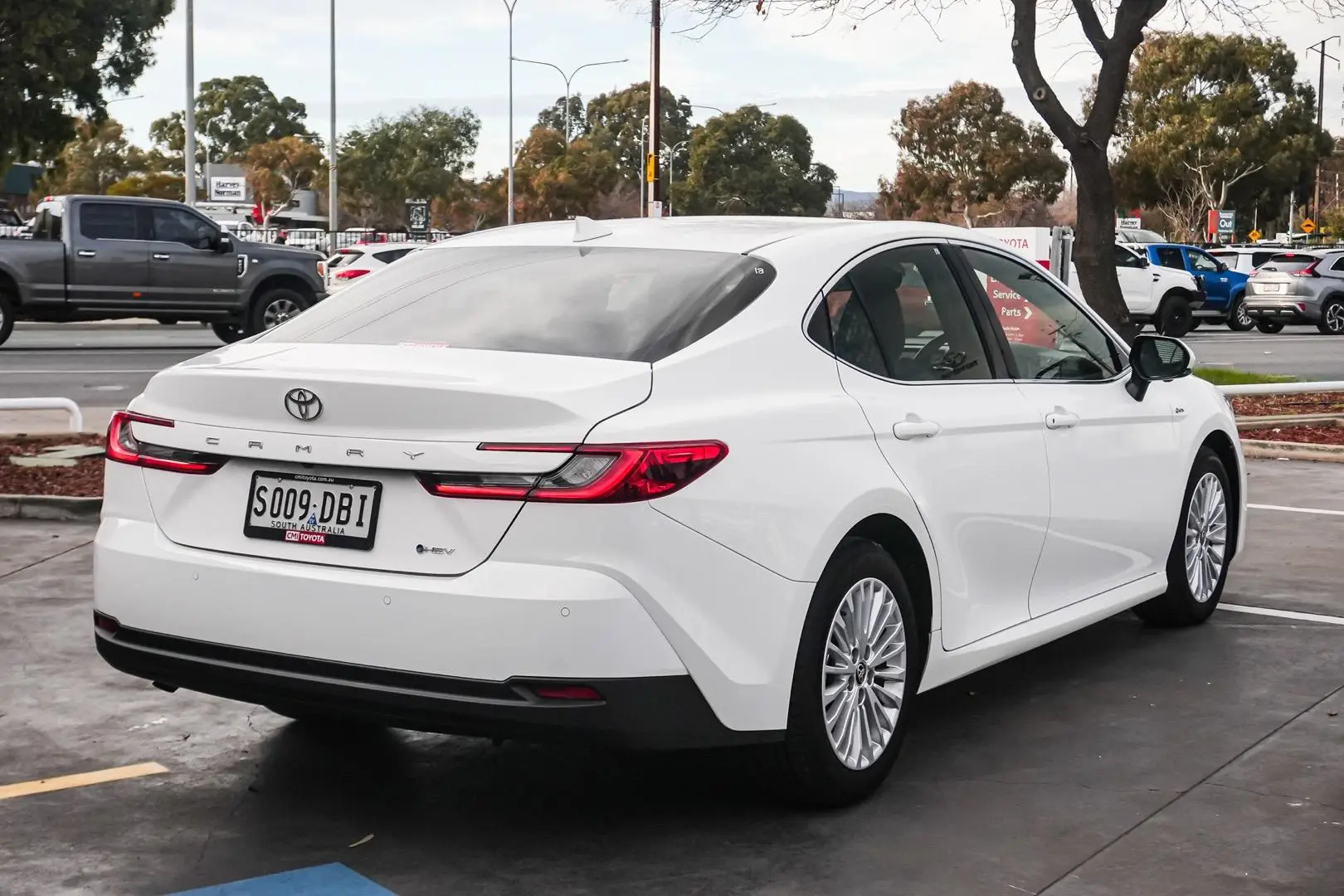2025 Toyota Camry Gallery Image 2