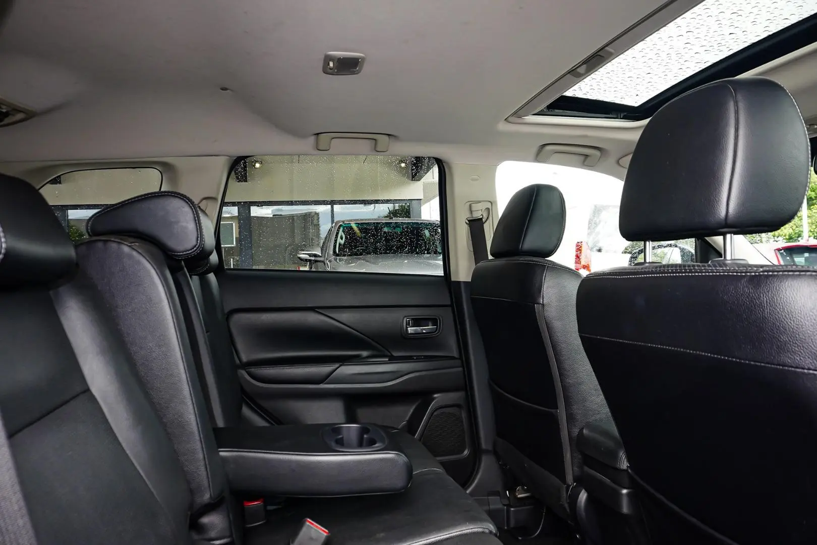 2017 Mitsubishi Outlander Gallery Image 7