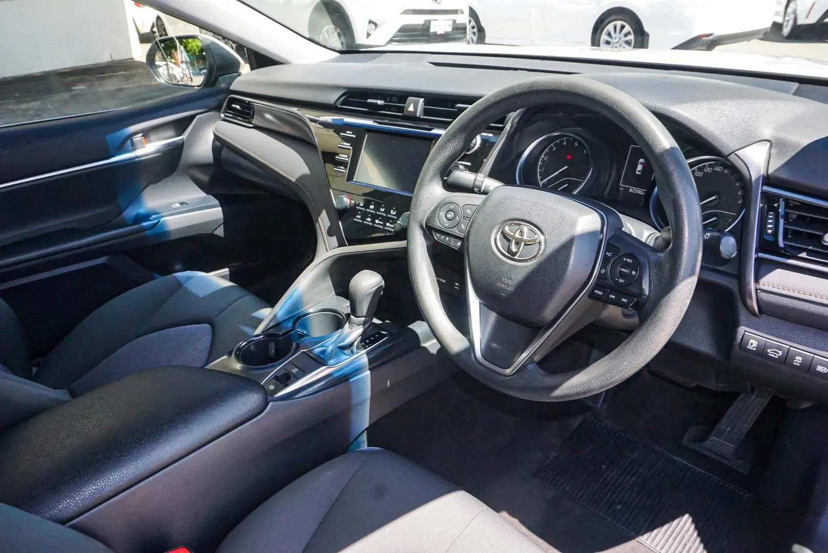 2019 Toyota Camry Gallery Image 6