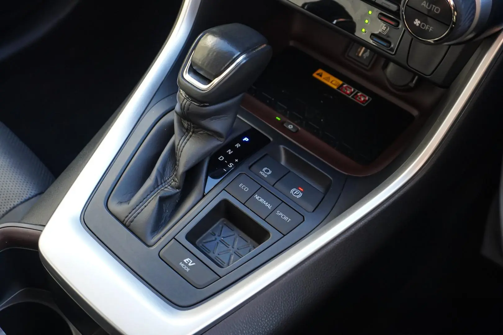 2024 Toyota RAV4 Gallery Image 17