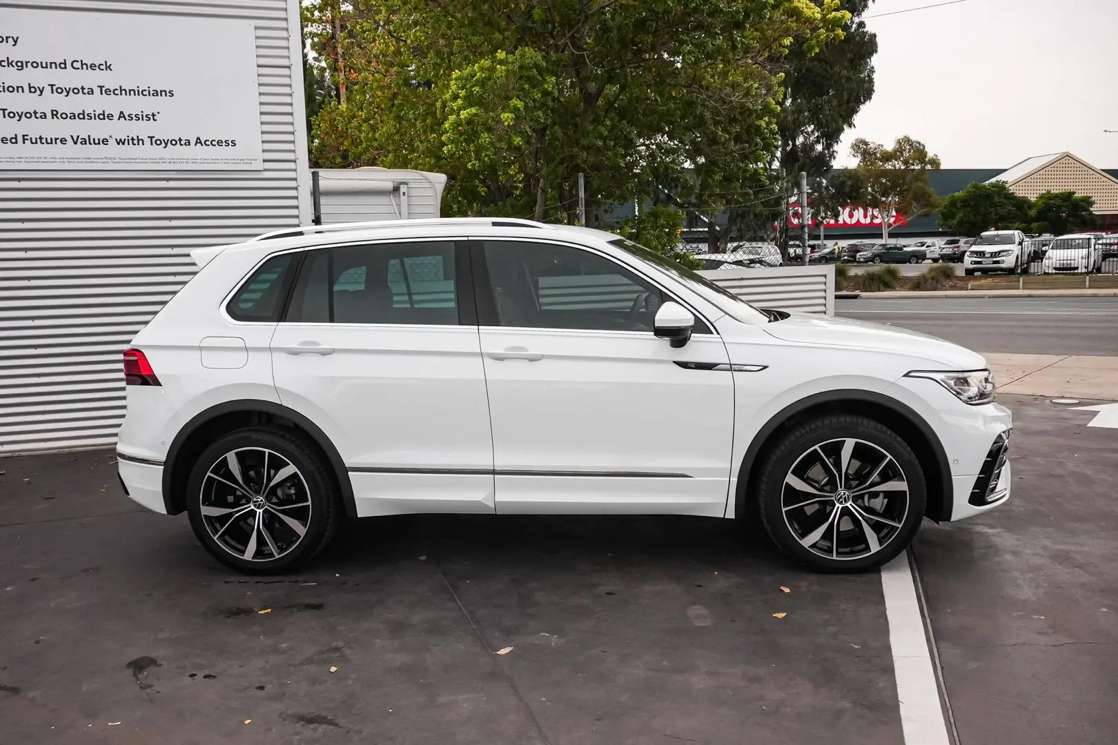 2024 Volkswagen Tiguan Gallery Image 4