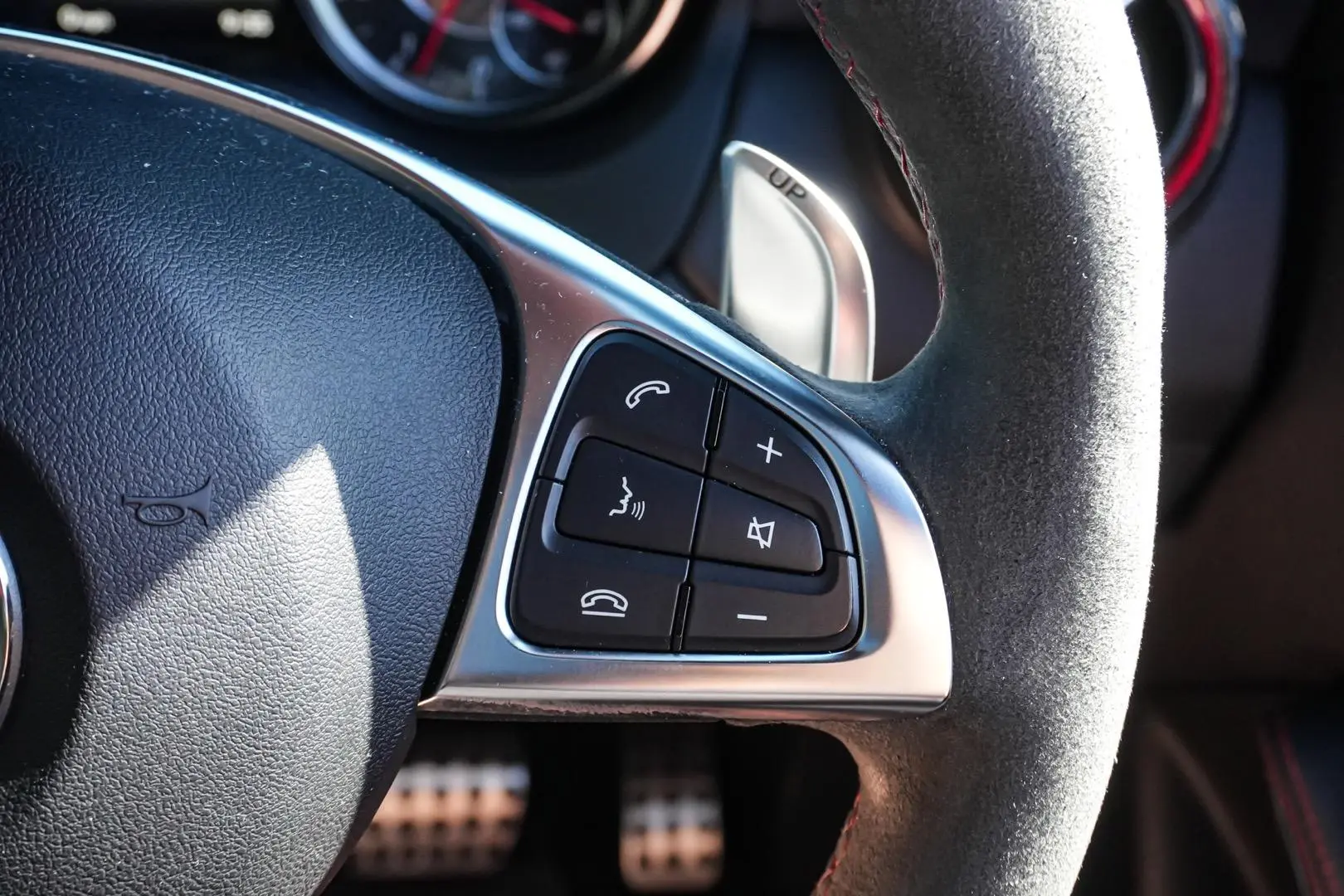 2016 Mercedes-Benz CLA-Class Gallery Image 21