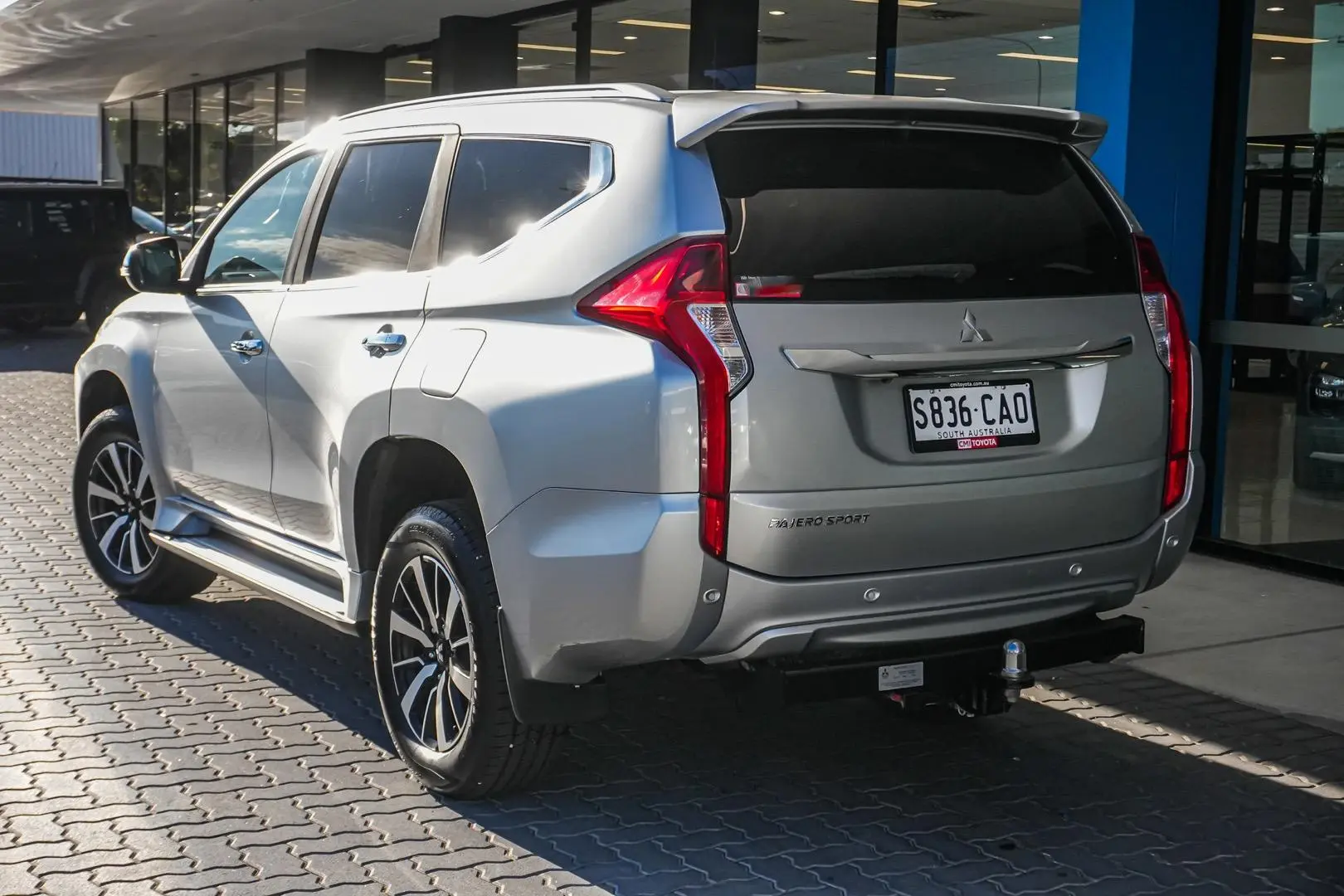 2018 Mitsubishi Pajero Sport Gallery Image 3