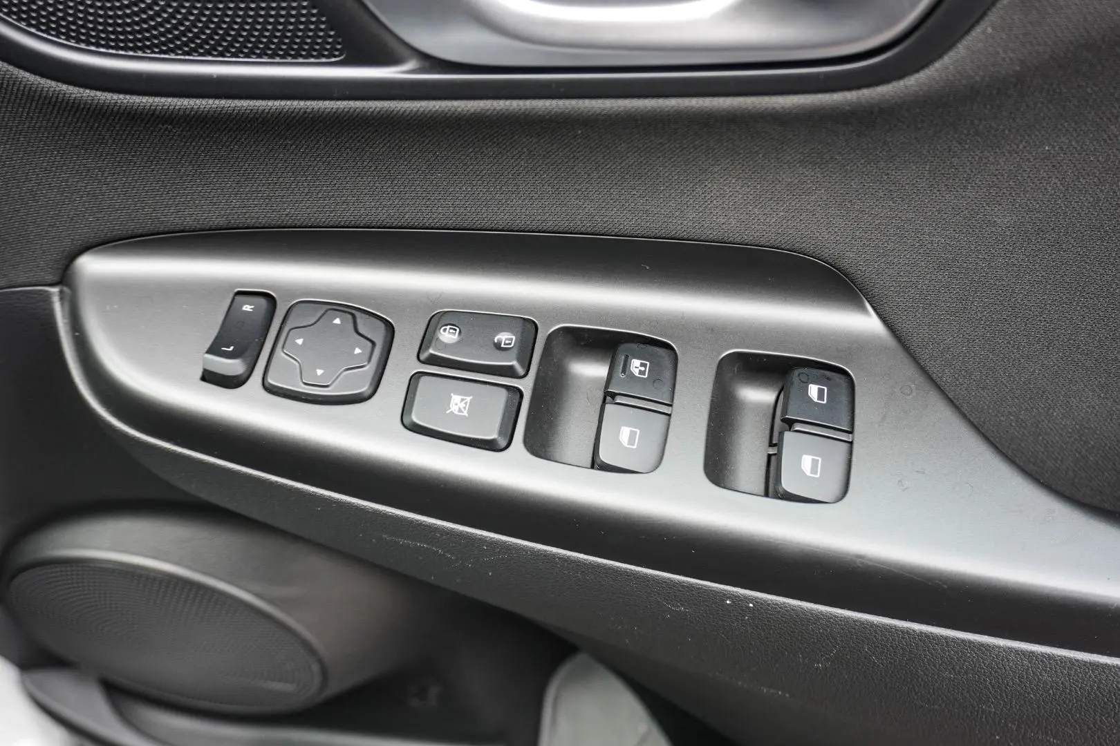 2023 Hyundai Kona Gallery Image 16