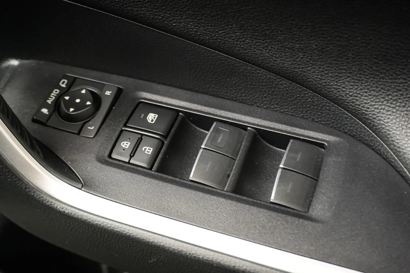 2022 Toyota RAV4 Gallery Image 16