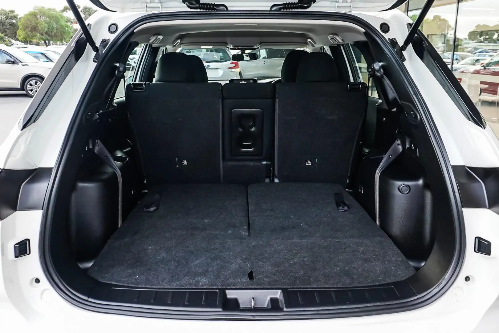 2023 Mitsubishi Outlander Gallery Image 10