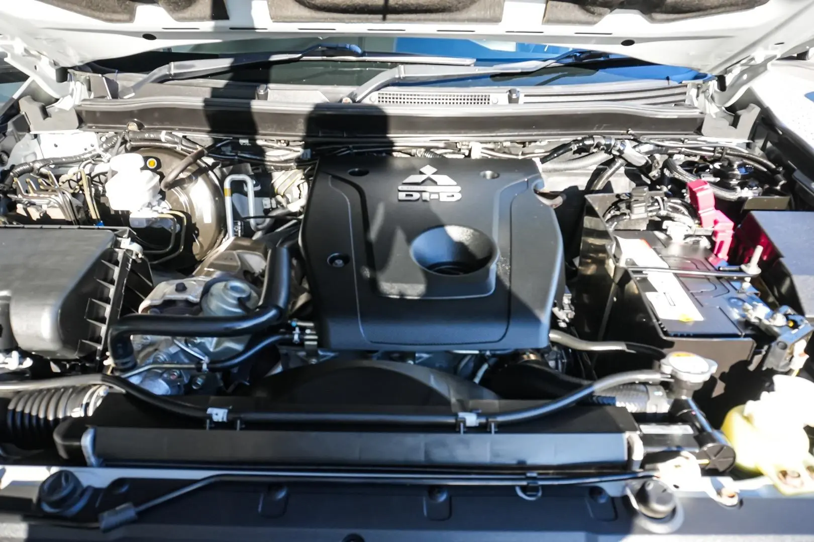 2018 Mitsubishi Pajero Sport Gallery Image 23