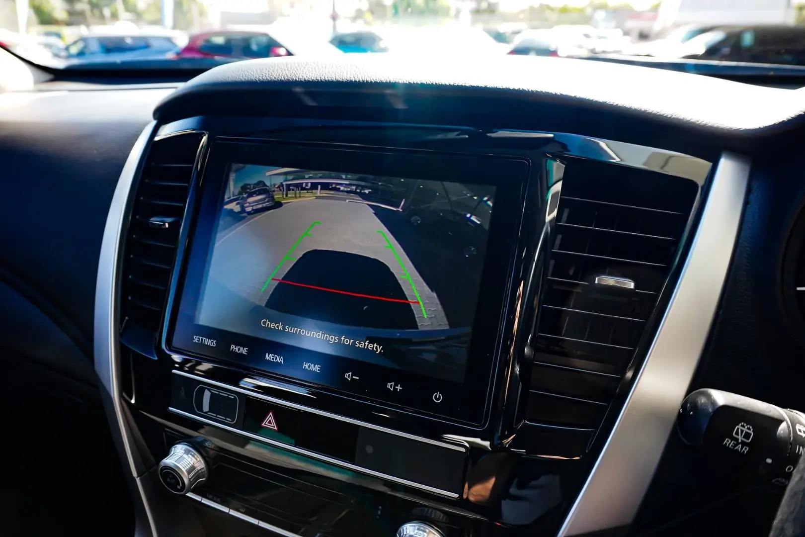 2021 Mitsubishi Pajero Sport Gallery Image 23