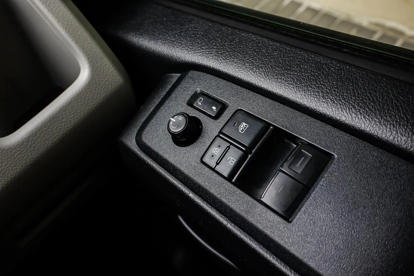 2020 Toyota Hiace Gallery Image 26