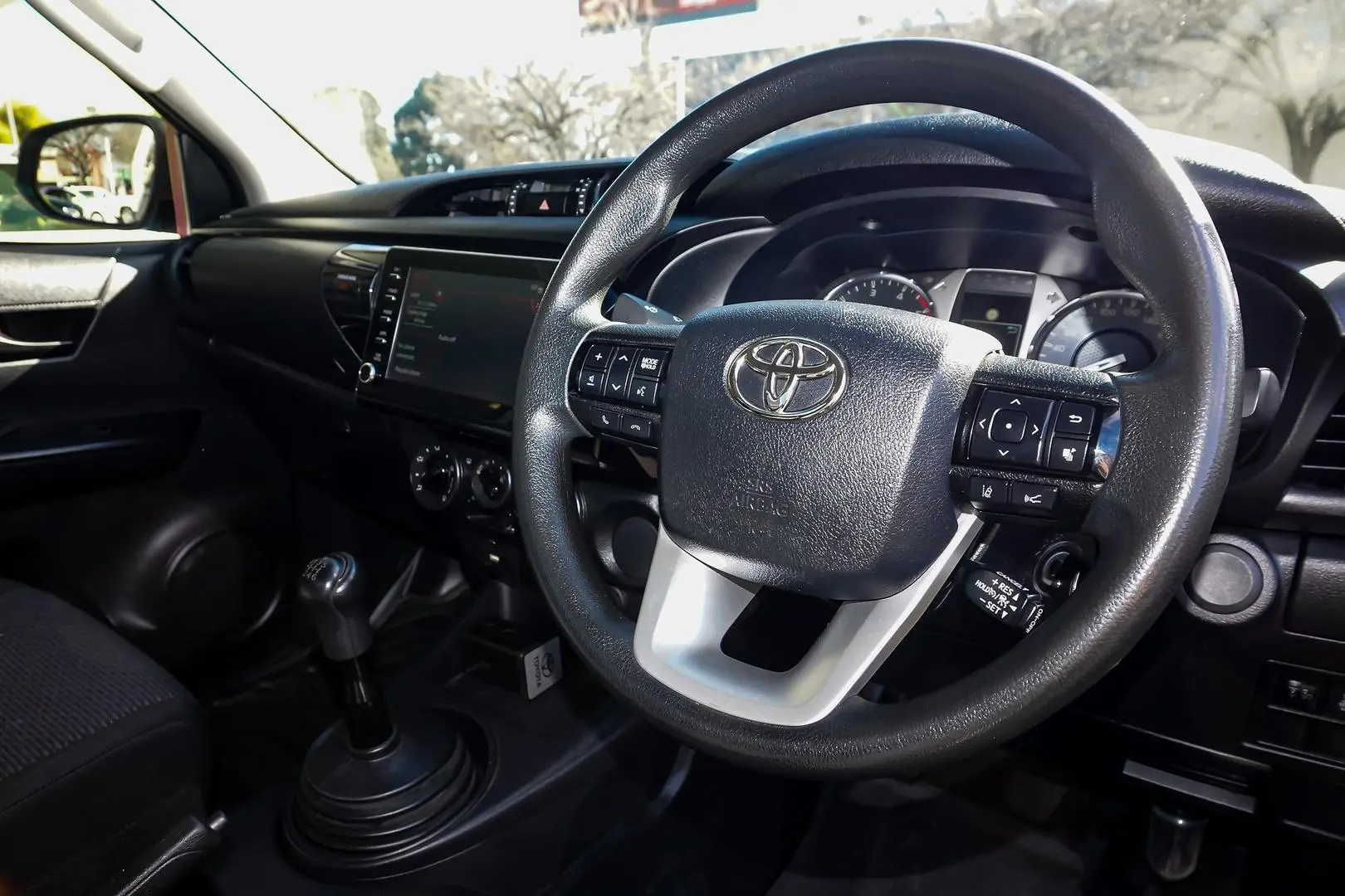 2022 Toyota Hilux Gallery Image 7