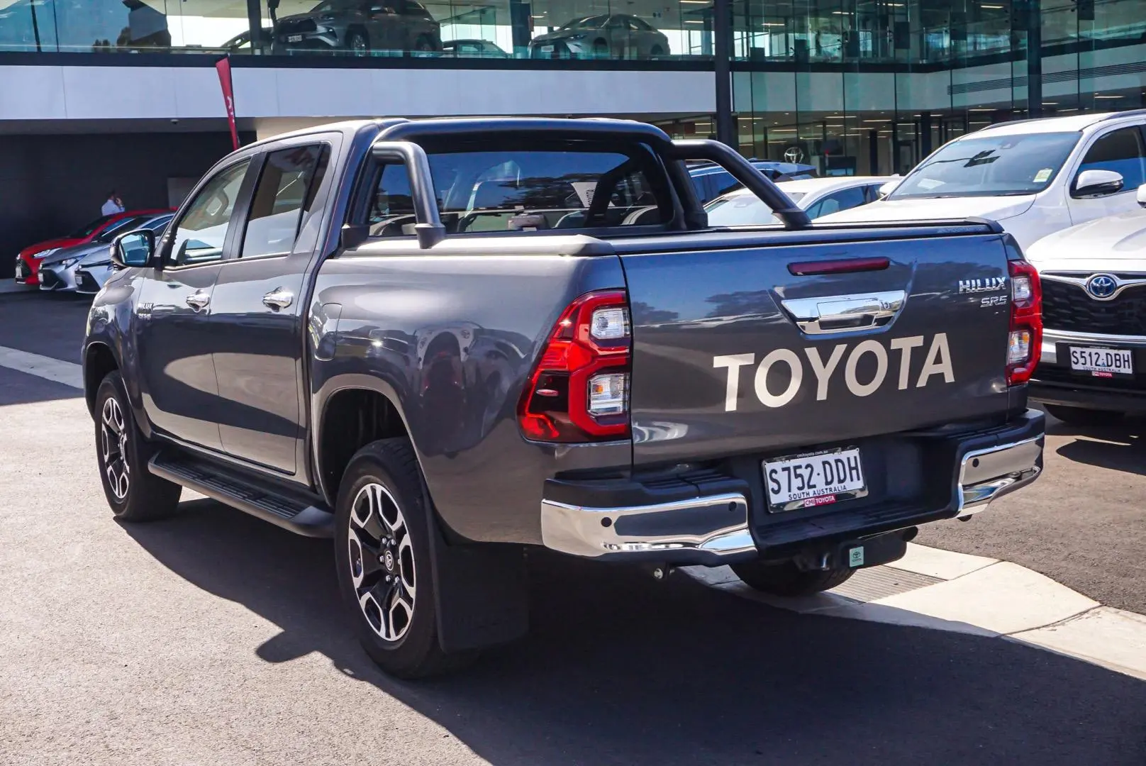 2021 Toyota Hilux Gallery Image 2