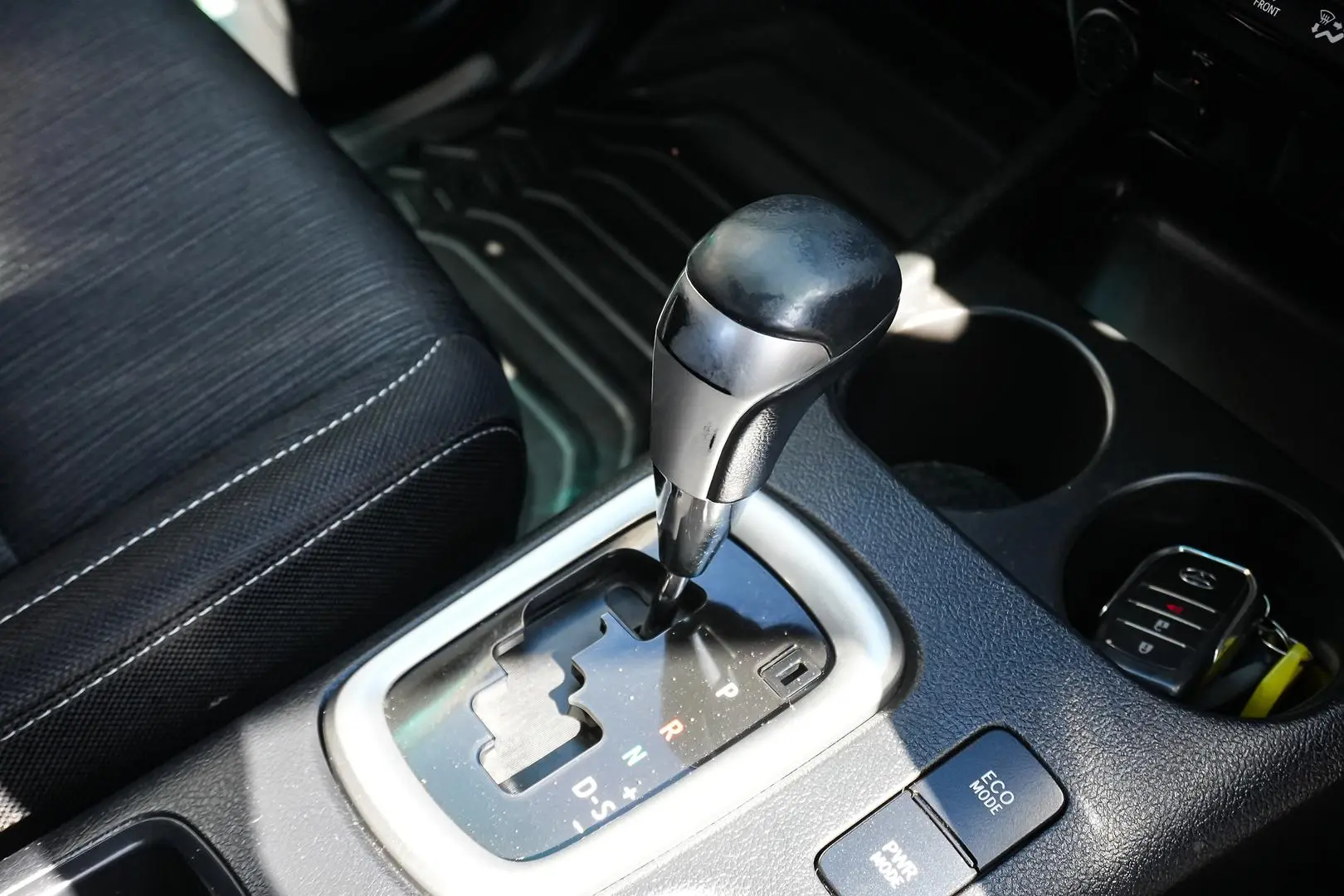 2016 Toyota Hilux Gallery Image 18