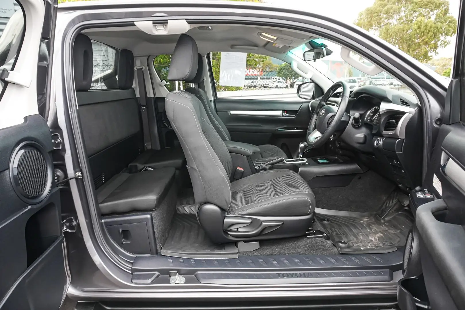 2021 Toyota Hilux Gallery Image 8