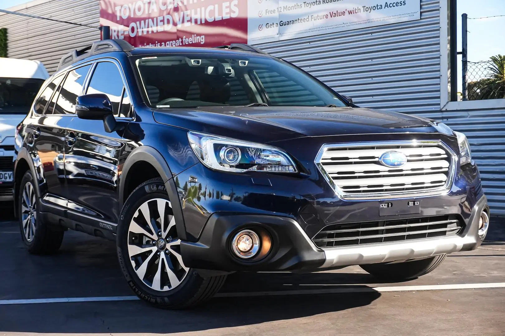 2017 Subaru Outback Gallery Image 2