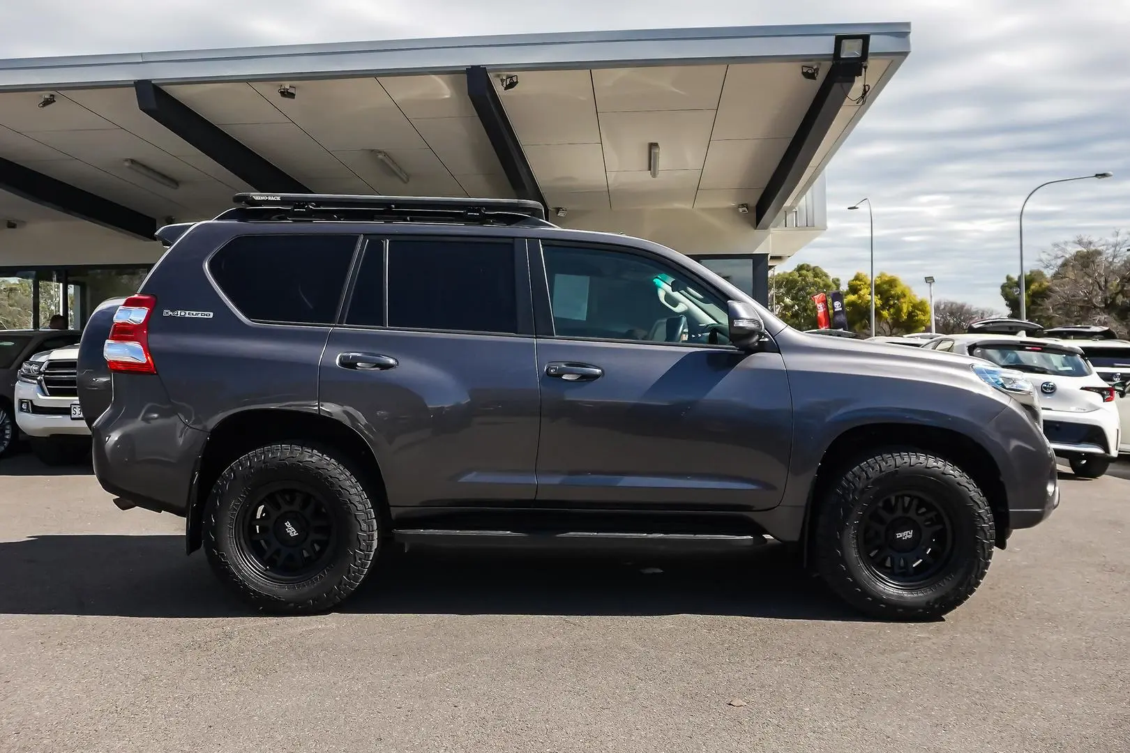 2017 Toyota Landcruiser Prado Gallery Image 4