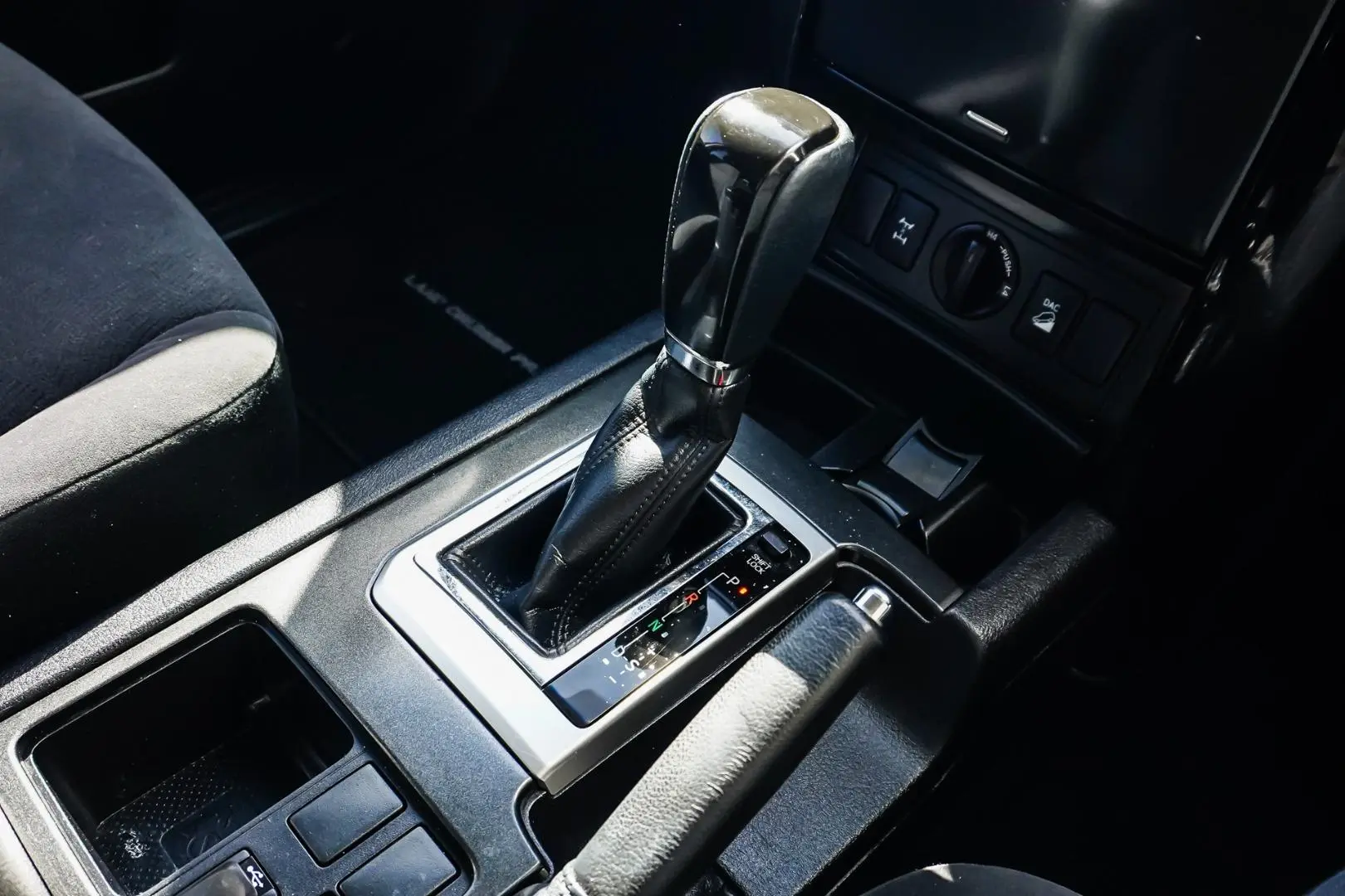 2017 Toyota Landcruiser Prado Gallery Image 20