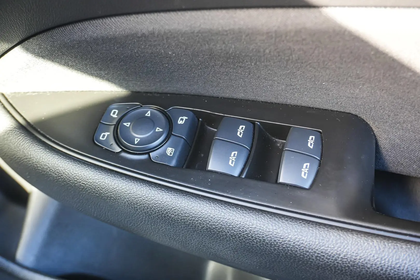 2018 Holden Commodore Gallery Image 15