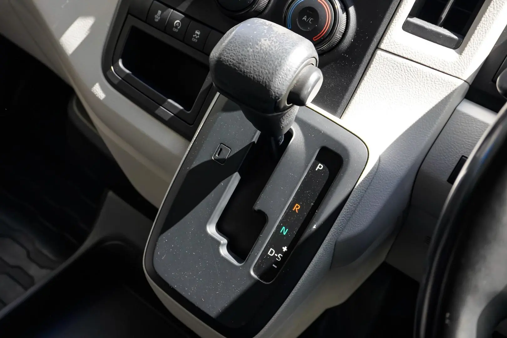 2021 Toyota Hiace Gallery Image 17