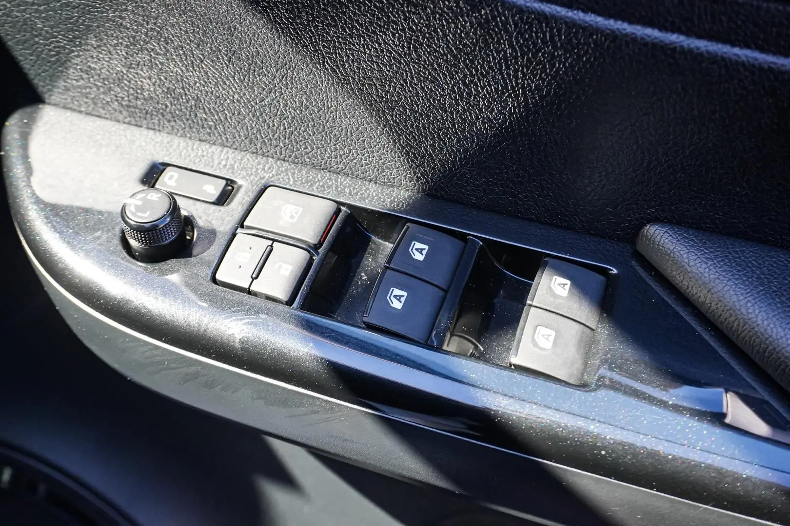 2024 Toyota Hilux Gallery Image 17