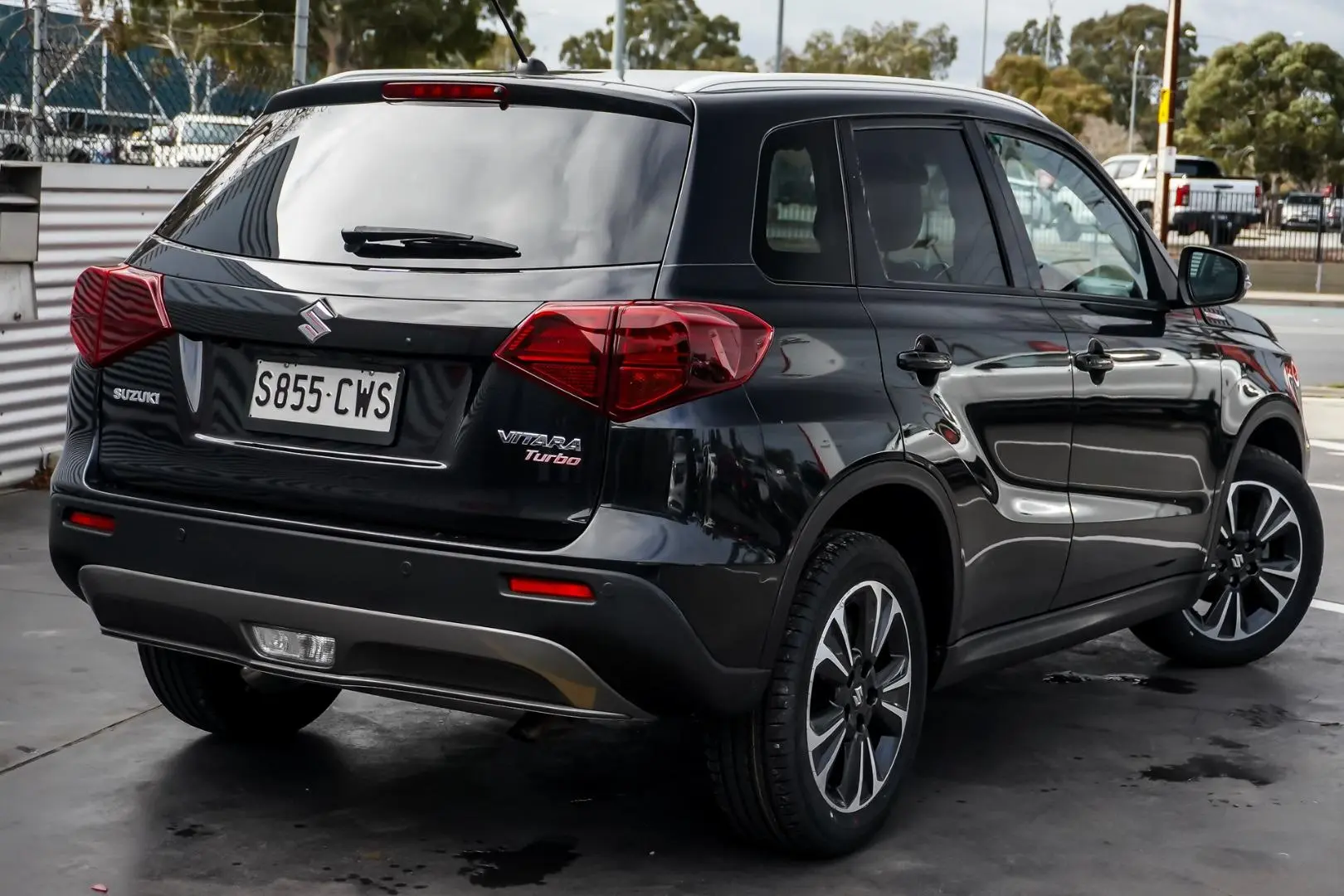 2021 Suzuki Vitara Gallery Image 3